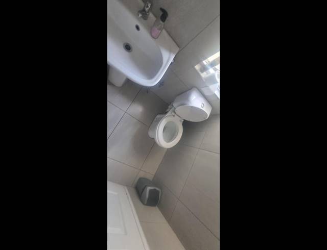 6 BEDROOM HOUSE FOR SALE IN CLUBVIEW